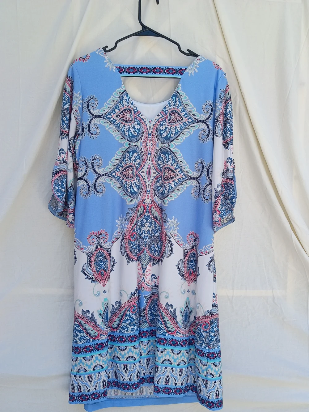 Roz & Ali Blue and White Paisley Midi Dress With Flutter Sleeves - Picture 2 of 6